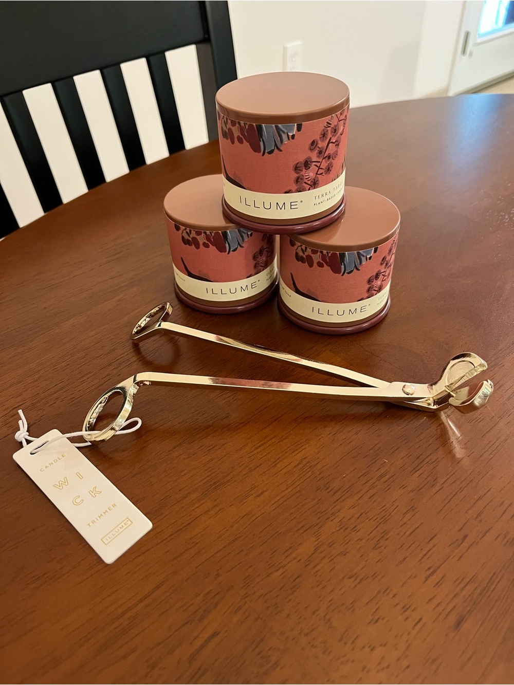 Illume Terra Tabac Scented Travel Tin Candle Set with Illume Wick Trimmer
